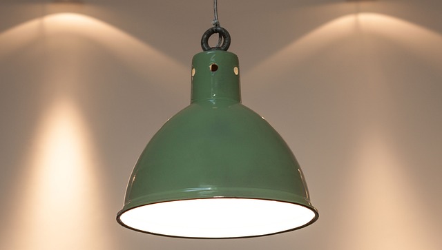 Oświetl swój dom lampami loftowymi - jak wykorzystać styl industrialny w aranżacji wnętrz?